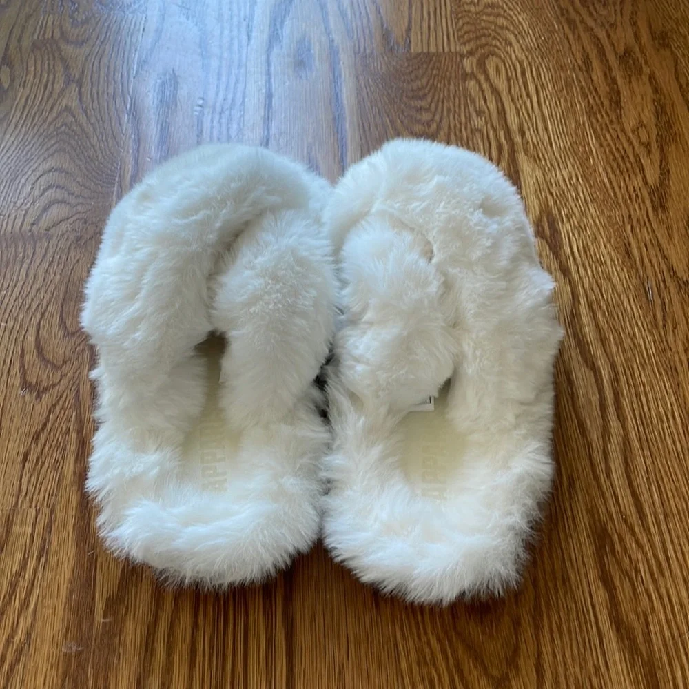NEW NEVER WORN Apparis Biba Faux Fur Slippers in White (Size 8) - Picture 2 of 3